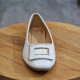 Ballerine blanche avec boucle