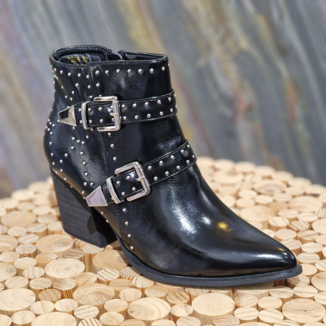 Bottine noire à clous
