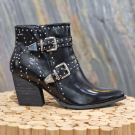 Bottine noire à clous