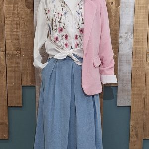 chemisier brodé fleurs bleu et rose chic tendance