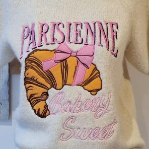 pull écru sans manches avec motif croissant, la parisienne