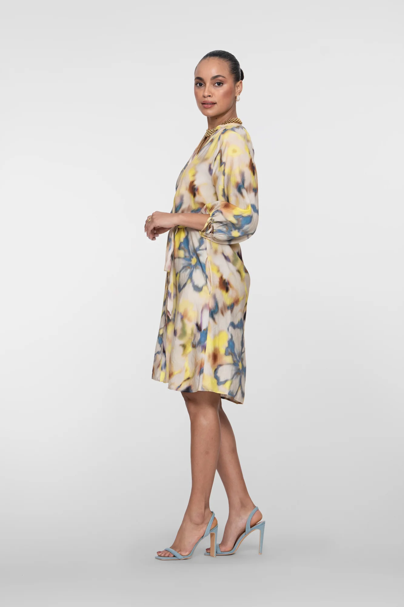 robe midi couleur gaie jaune et bleu tendance chic