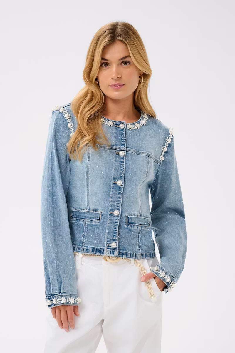 veste en jean habillée chic avec des perles nacrée de la marque cream