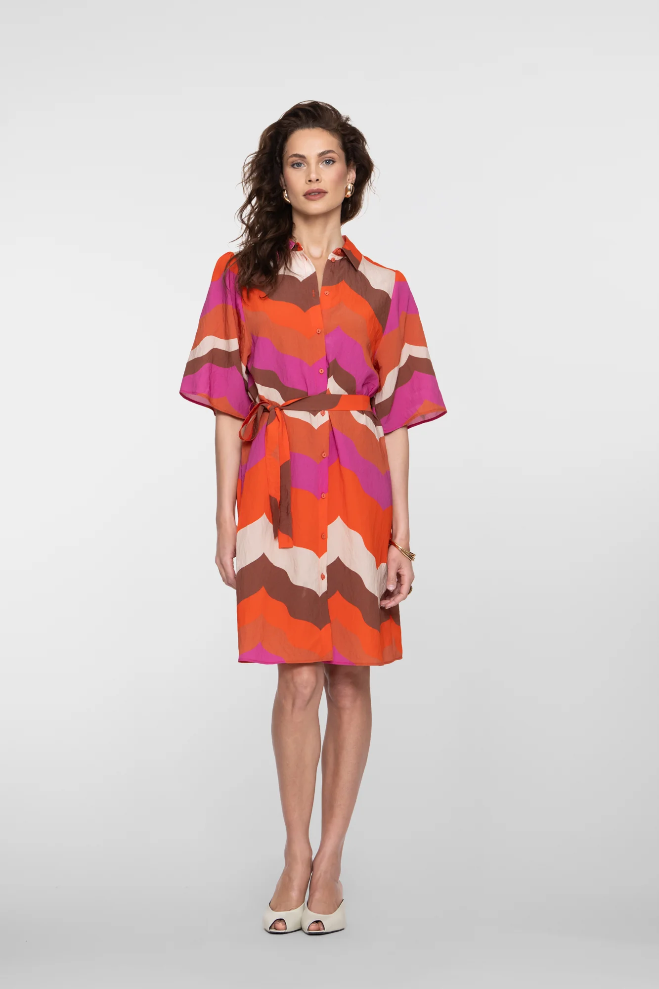 robe avec des vagues orange rose marron et beige de la marque geisha
