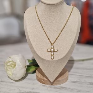 sautoir avec une croix en strass et or tendance fin et chic laon reims soissons paris