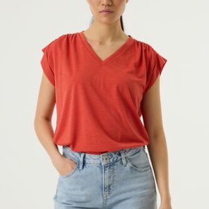 top tee-shirt orange avec du lurex or smocké sur l'épaule