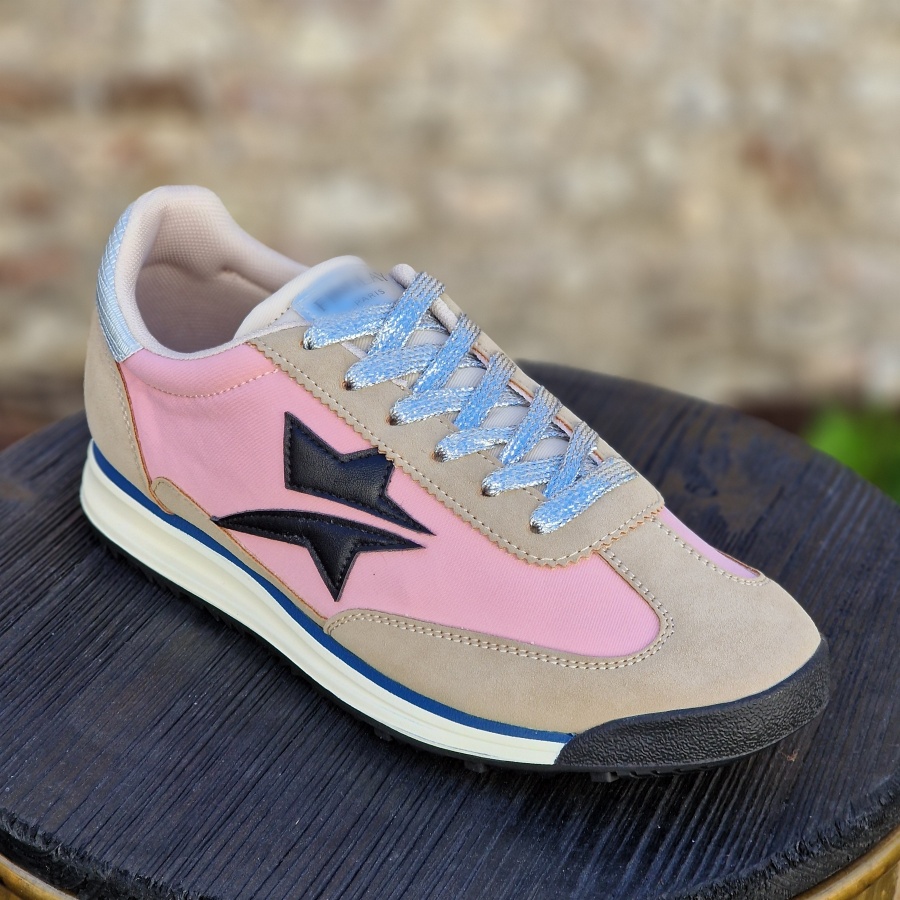 basket 3 couleurs avec une étoile