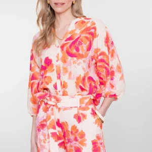 chemisier fleurs orange et rose matière gaufré vendu à la boutique ô trésor de Margô laon reims paris soissons