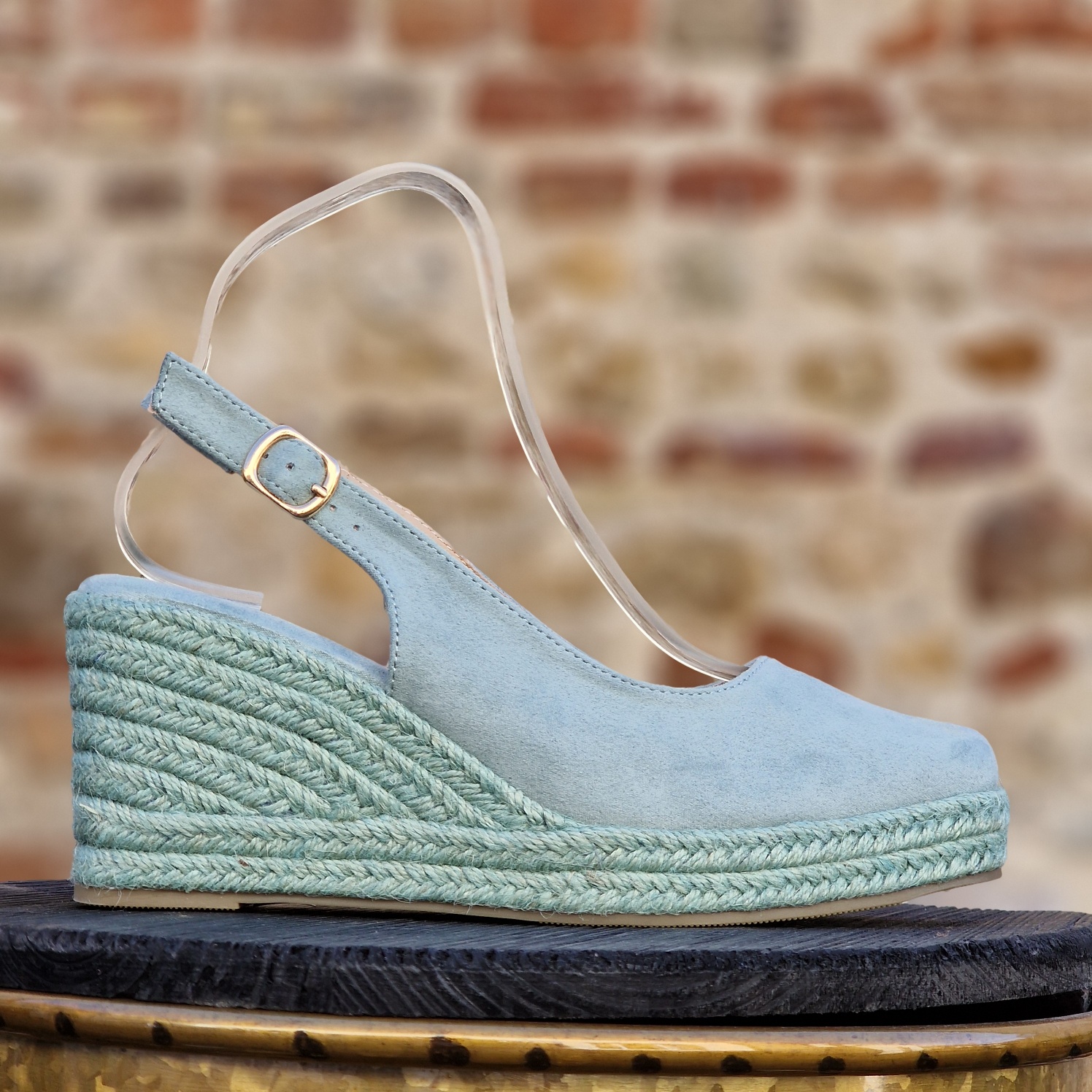 sandale compensé avec un talon en corde de 8cm et un plateau de 2cm