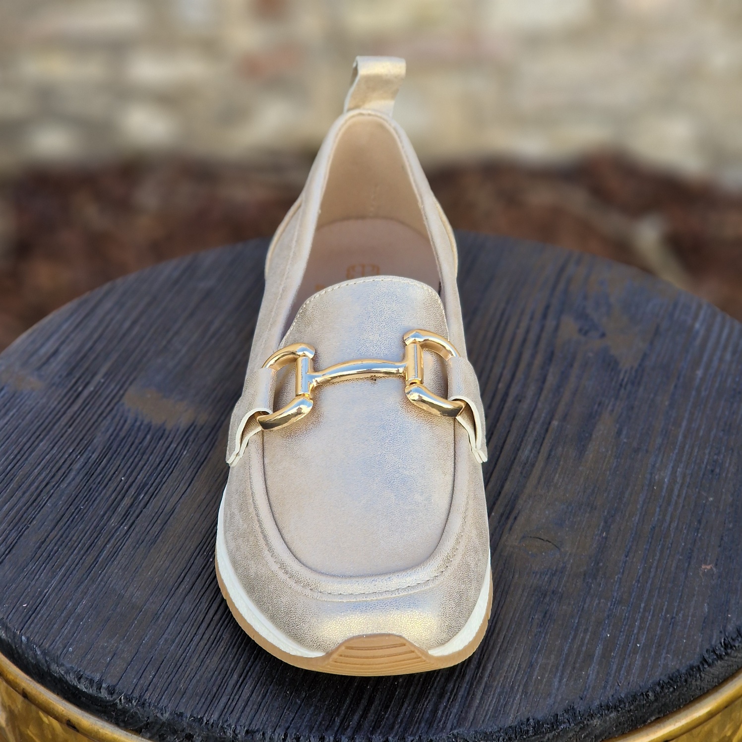 mocassin tendance et chic avec une boucle sur le dessus