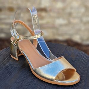 sandale or de la marque vanessa wu