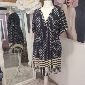 Robe courte MD'M marine avec des petit poissons beige écru ivoire forme empire laon reims paris soissons