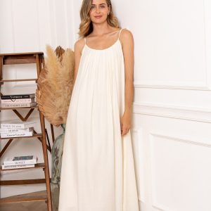 robe longue écrue femme, robe bohème chic femme, robe dos nu femme, robe longue bohème, robe dos bijou femme, robe perles effet pierre, robe écrue élégante, robe taille unique femme, robe fluide femme,