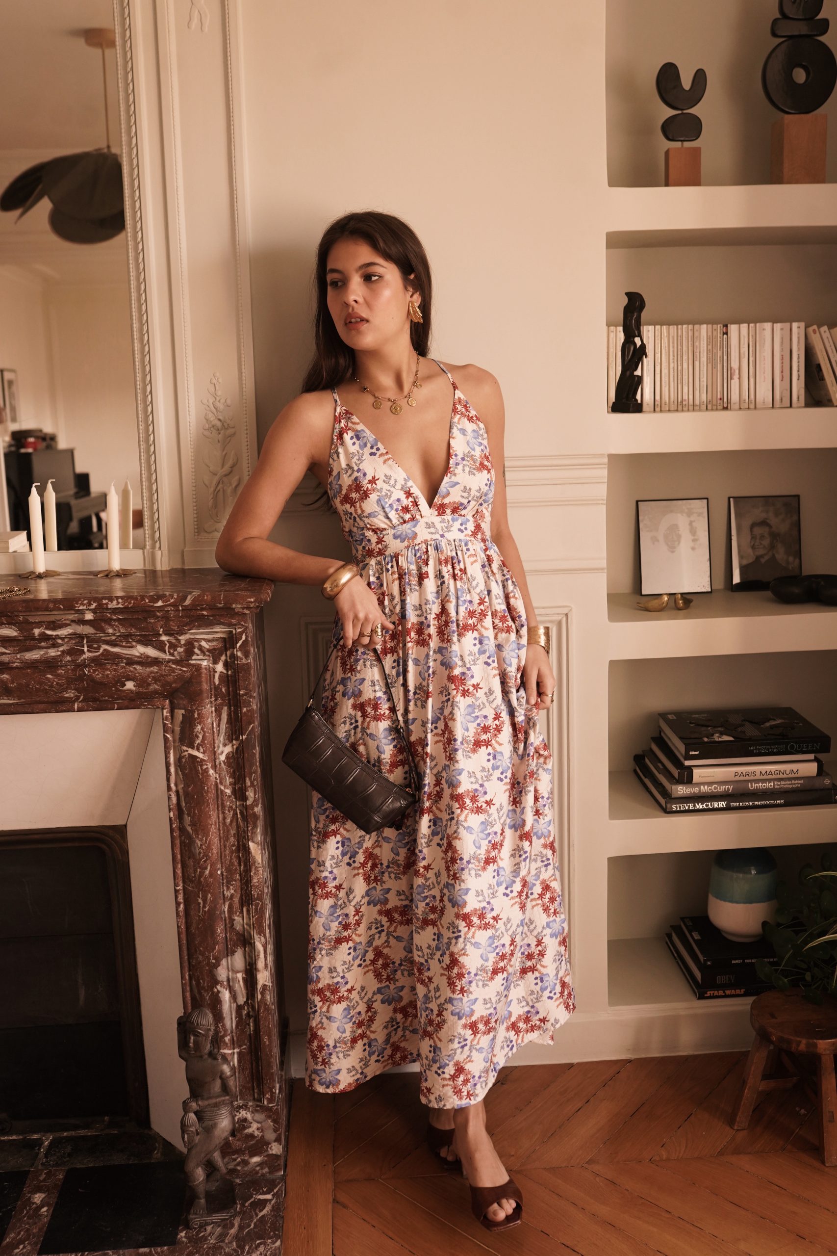robe longue fleurie femme, robe bohème chic, robe fleurs terracotta, robe fleurs bleues, robe longue été femme, robe à fines bretelles, robe décolleté V, robe cérémonie femme, robe mariage champêtre invitée,
