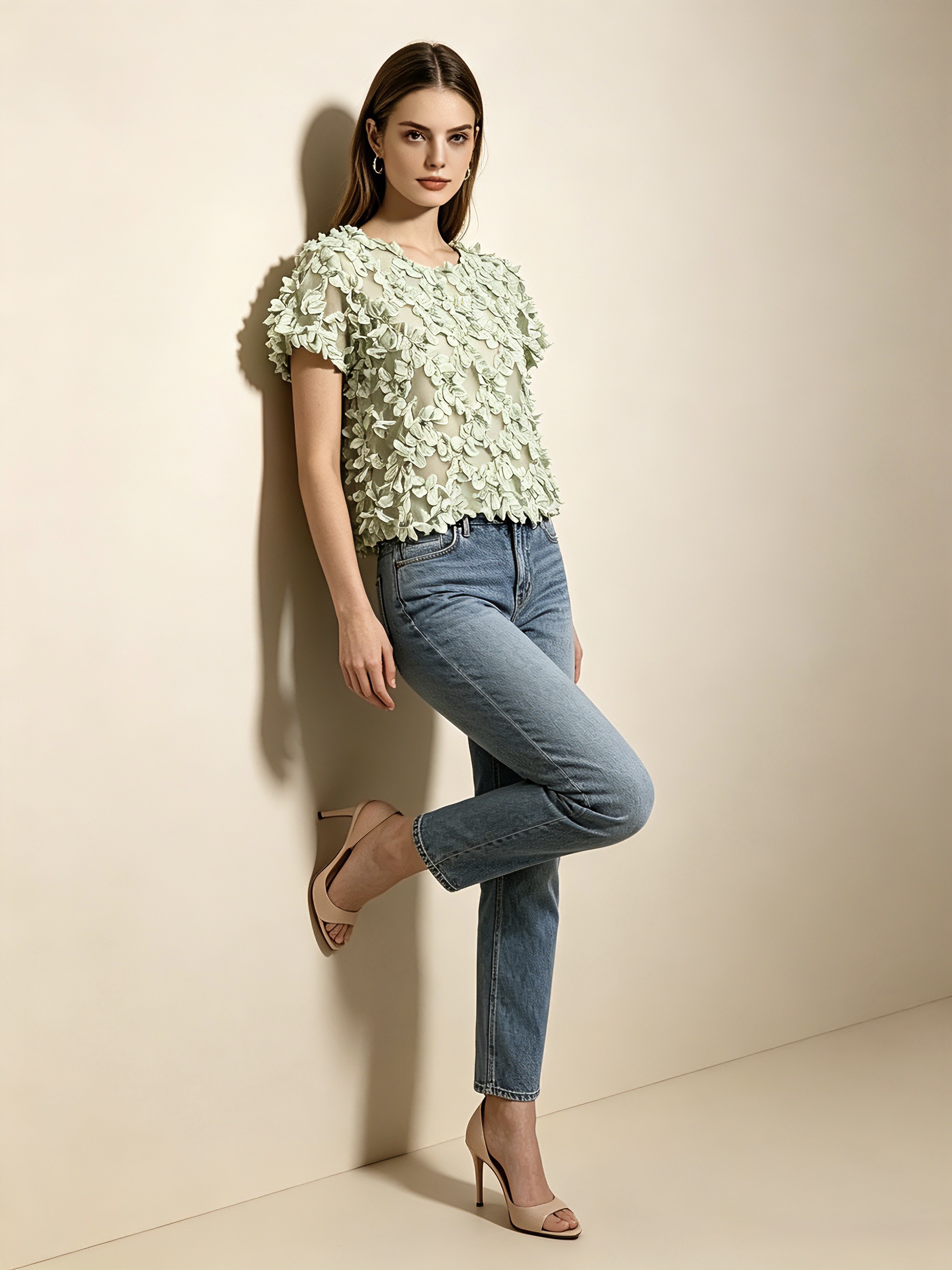 top vert amande, blouse vert amande femme, top fleurs relief
