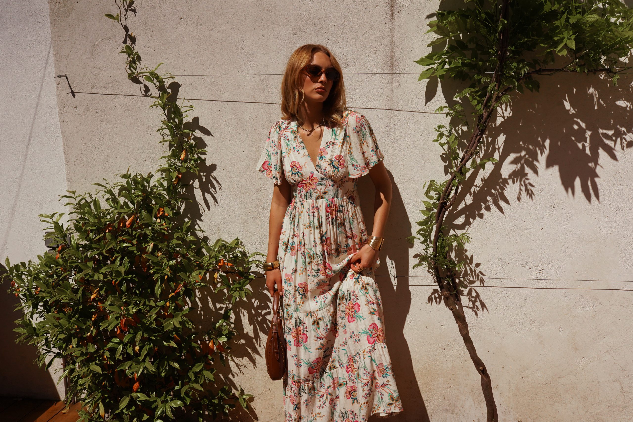 robe fleurie femme, robe imprimé floral pastel, robe col V, robe manches papillon, robe fluide grande taille,