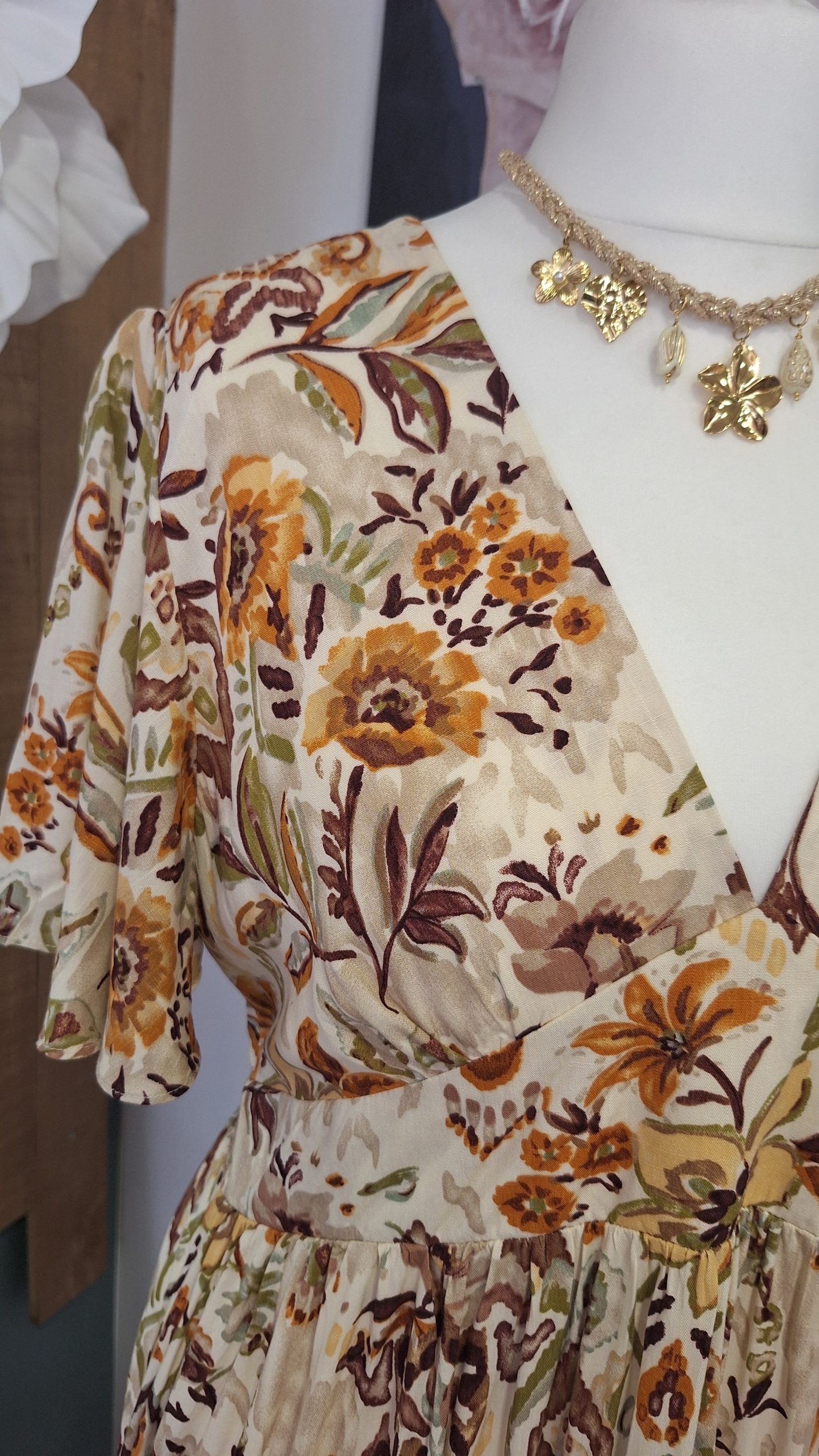 robe fleurs caramel robe chocolat femme robe jaune et beige robe bohème romantique robe fluide femme ronde robe confortable grande taille robe tendance femme