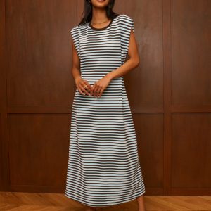 Robe longue droite rayée chocolat et bleu ciel | Col rond & effet drapé – Ô Trésor de MargÔ