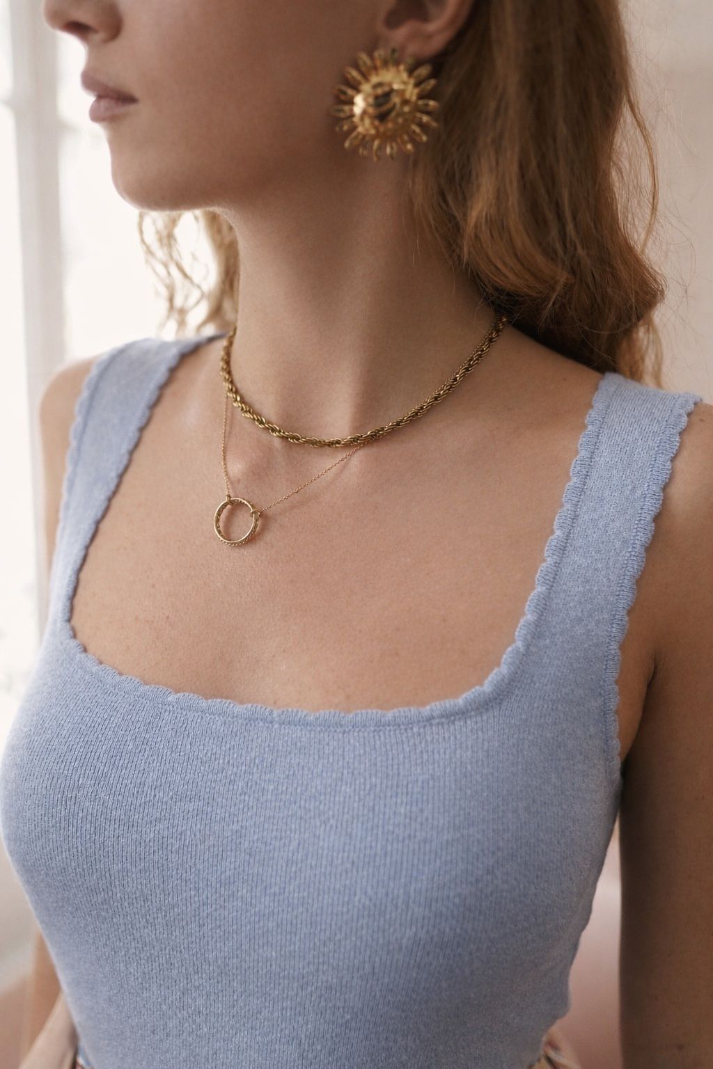 débardeur maille femme, débardeur bleu ciel, top maille bleu pastel, débardeur chic, débardeur en maille fine, top femme élégant, débardeur encolure carrée, débardeur extensible, maille douce femme, top été femme, débardeur tendance, boutique mode femme.