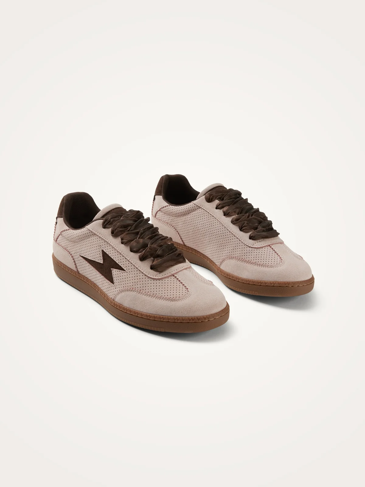 Basket Aura Emblem Basket Aura Emblem BK2948 Basket Aura Emblem Pink Basket Vanessa Wu Basket rose femme Sneakers Vanessa Wu Sneakers femme rose Basket femme tendance Basket casual chic Chaussure femme Vanessa Wu