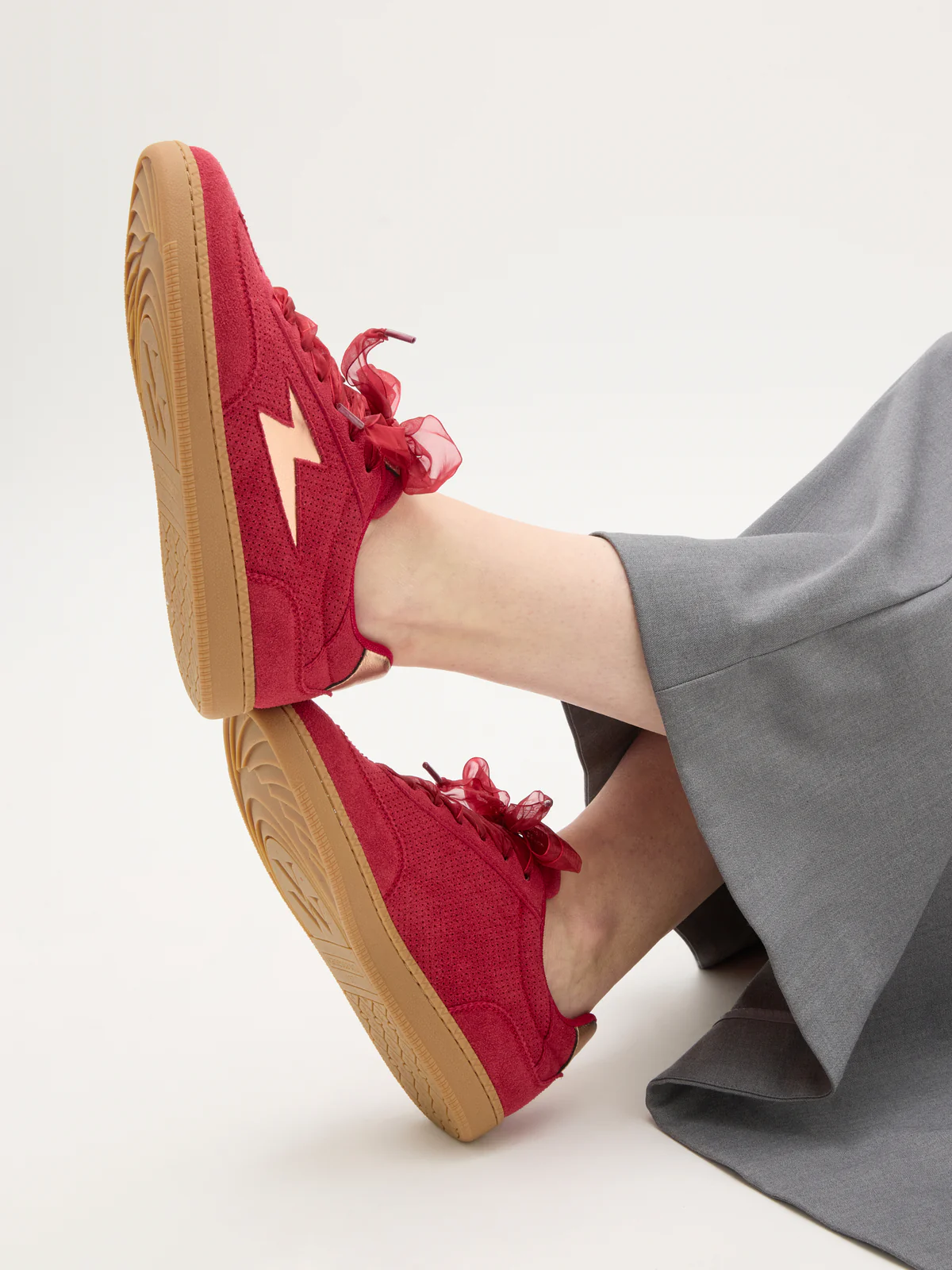 Sneaker Vanessa Wu Sneaker rouge femme Basket rouge femme Basket Vanessa Wu BK2948 Sneaker BK2948 Basket femme tendance Basket femme rouge Sneakers femme mode Chaussure Vanessa Wu Basket casual chic femme