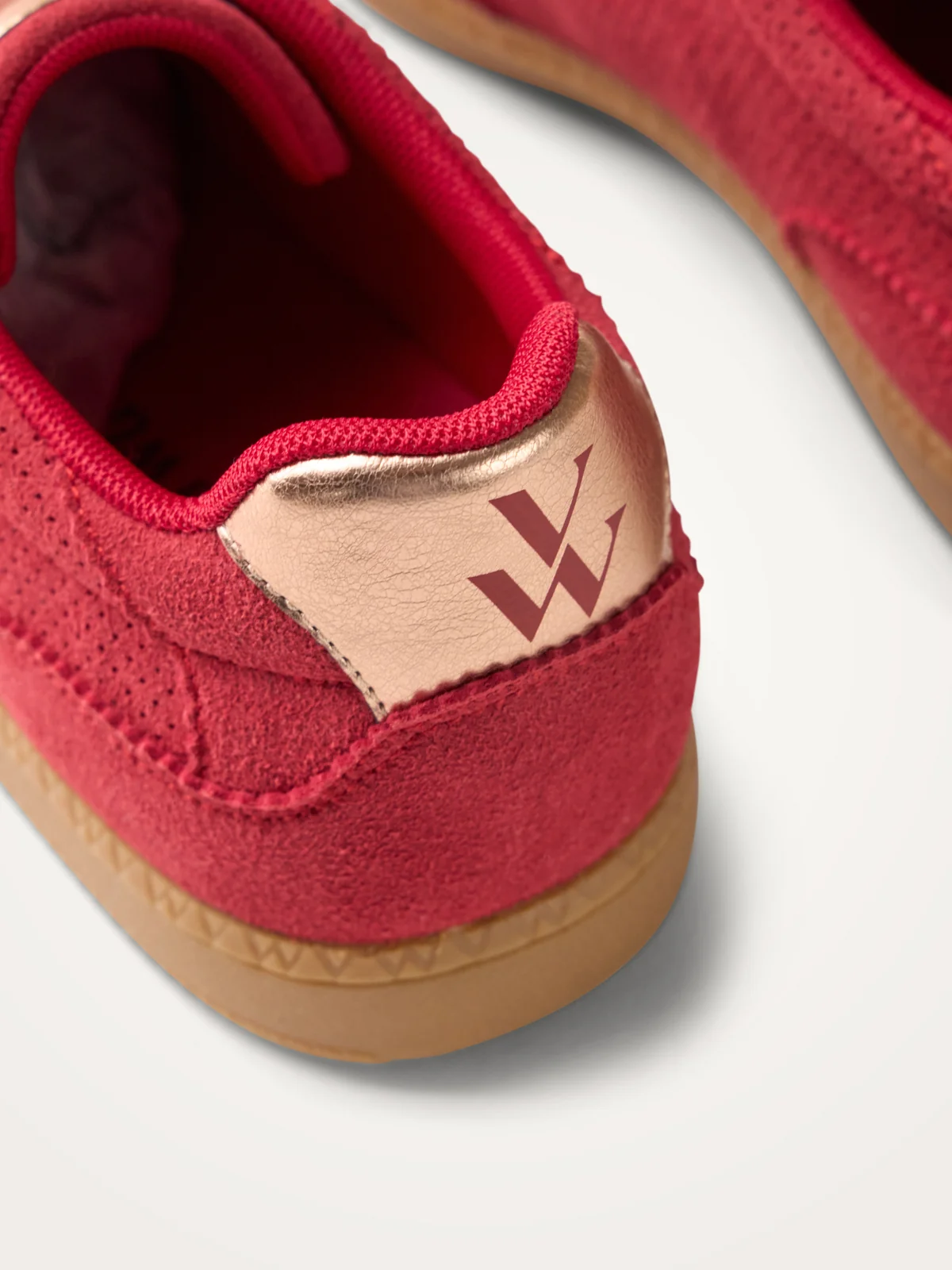 Sneaker rouge BK2948 Vanessa Wu avec éclair métallisé champagne et semelle gomme – Basket femme tendance et confortable.