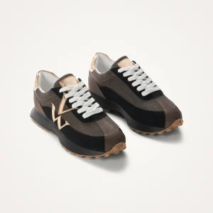 Basket Flow Initials Noire BK2623NR Vanessa Wu avec initiales VW dorées, semelle running épaisse et design moderne – Sneaker femme confortable et tendance.