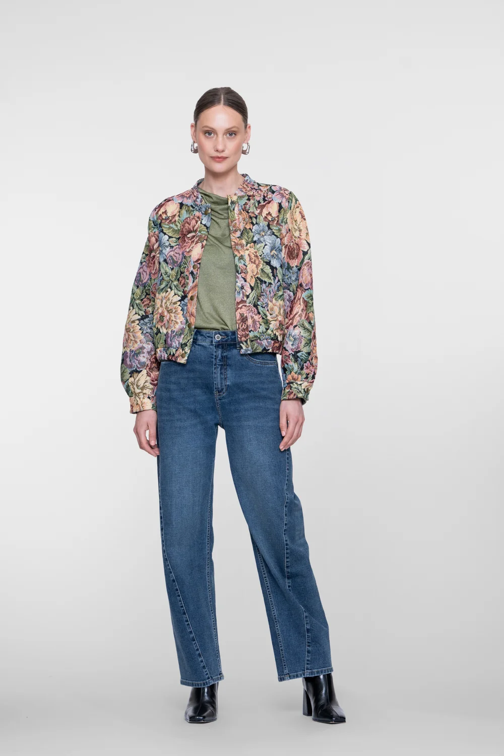 pantalon femme mode, jean casual chic, jean confortable, jean bleu femme, prêt-à-porter femme, mode femme Geisha, jean automne hiver, jean large femme, jean jambes larges, jean 5 poches, nouveauté Geisha.