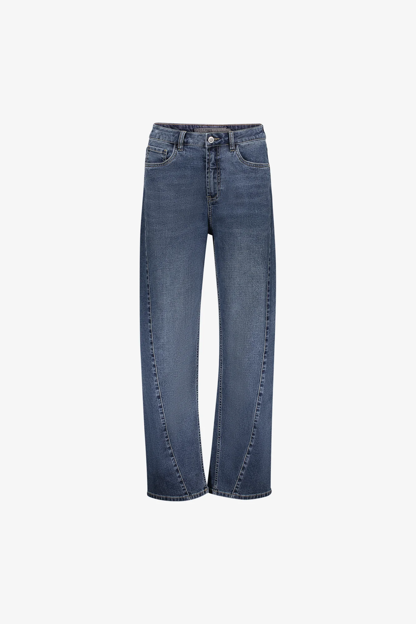 Associez-le à un pull en maille, un t-shirt rentré ou une blouse fluide pour mettre en valeur sa taille haute. Complétez votre tenue avec des baskets blanches, des mocassins ou des bottines à talons selon votre style.
