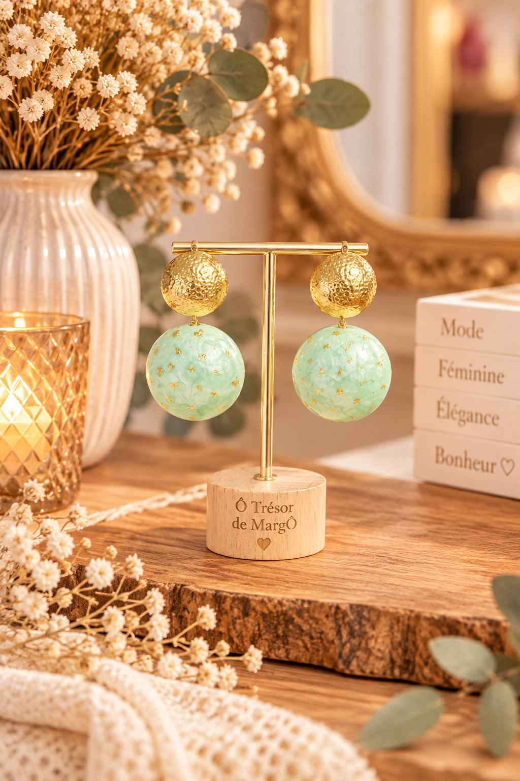 boucles d’oreilles vert d’eau, boucles d’oreilles dorées, boucles d’oreilles femme, boucles vert d’eau et or, bijoux vert d’eau, boucles rondes, bijoux fantaisie femme, boucles élégantes, boucles tendance, bijoux dorés femme, boucles d’oreilles colorées, bijoux chic et féminin.
