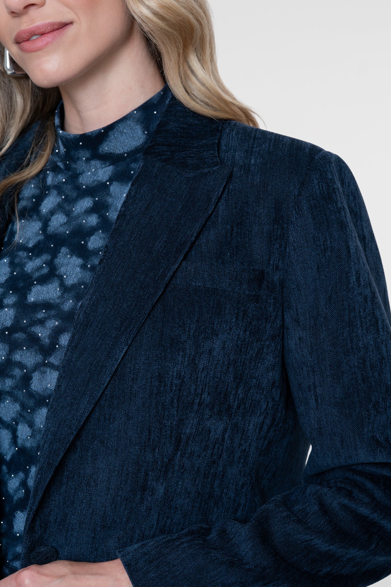 blazer velours côtelé bleu marine femme veste blazer en velours côtelé blazer femme tendance automne blazer bleu marine élégant veste chic pour femme blazer pour pantalon assorti blazer de costume femme ensemble blazer pantalon femme blazer confortable femme blazer mode automne hiverook casual chic femme style office wear femme tenue élégante femme mode femme automne look professionnel femme veste habillée femme blazer intemporel veste de ville femme style sophistiqué femme
