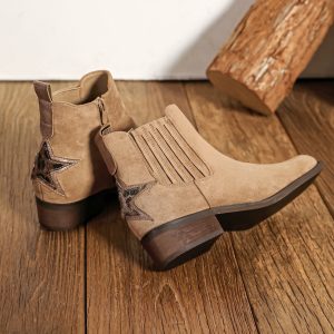 Bottines beiges avec étoile léopard Bottines femme plates tendance Bottines suédine beige femme Bottines étoile effet poil Bottines western chic femme Bottines beiges fermeture zippée Bottines originales et confortables Bottines casual chic beige Bottines femme automne hiver Bottines beiges avec détail léopardStyle western chic Casual chic Bohème chic Élégance féminine Mode femme Collection automne hiver Style tendance Look décontracté chic Style parisien Chaussures fashionBottines étoile effet poil Bottines détail léopard Bottines fermeture zippée Bottines beige femme Bottines casual chic Bottines style western Bottines confortables Bottines originales Bottines mode femme Bottines plates élégantesBottines femme Bottines beiges Bottines plates Bottines étoile Bottines léopard Bottines suédine Bottines tendance Bottines chic Chaussures femme Bottines automne hiver