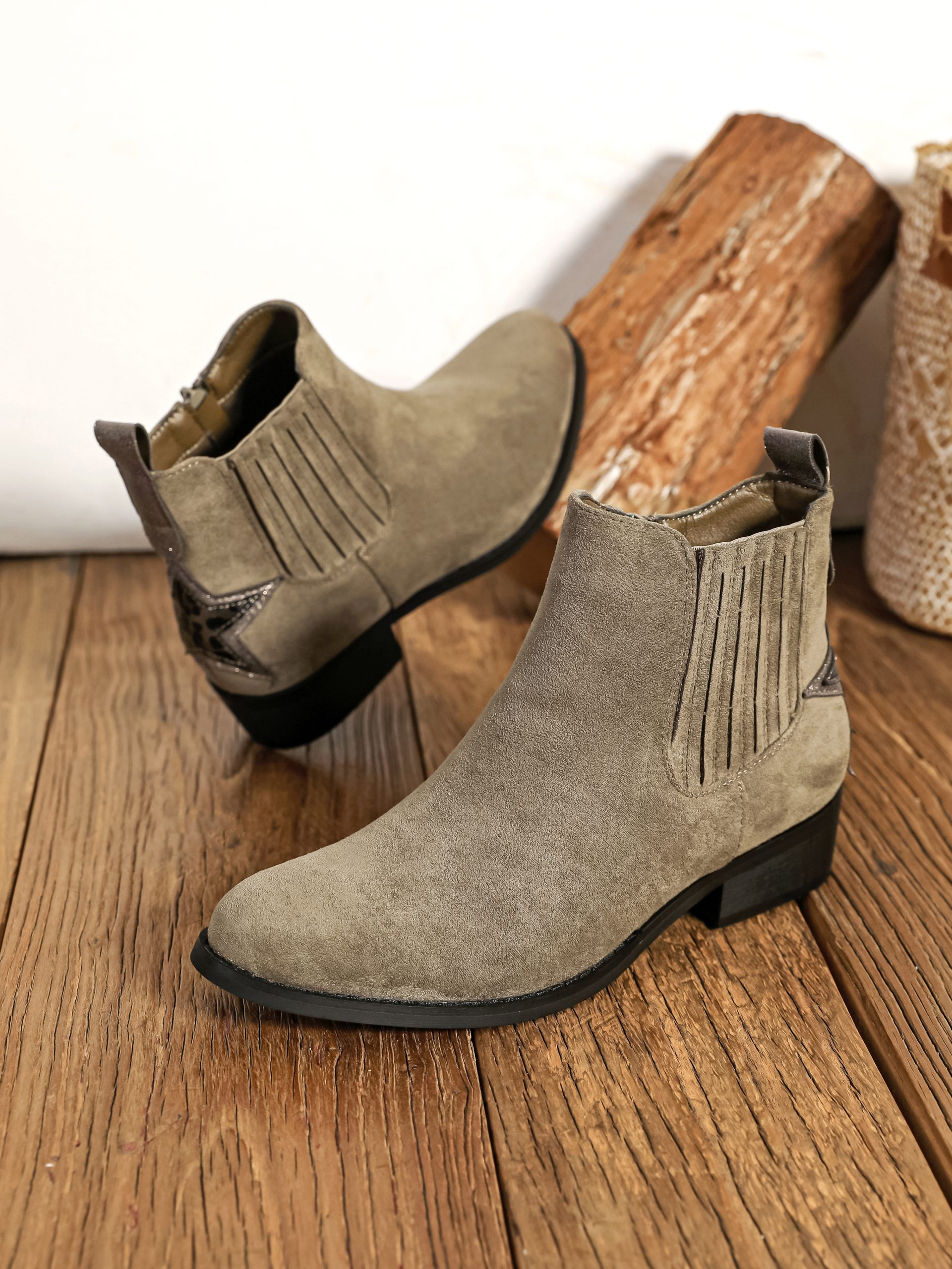 Bottines femme Bottines kaki Bottines plates Bottines kaki femme Bottines suédine Bottines étoile Bottines léopard Bottines tendance Chaussures femme Bottines automne hiverBottines kaki à étoile Bottines étoile léopard Bottines effet poil Bottines fermeture zippée Bottines Chelsea femme Bottines plates confortables Bottines casual chic Bottines mode femme Bottines originales Bottines style westernStyle western chic Casual chic Bohème chic Élégance féminine Mode femme Collection automne hiver Style tendance Look décontracté Style parisien Chaussures fashionBottines kaki avec étoile léopard Bottines plates kaki femme Bottines suédine kaki tendance Bottines Chelsea kaki à zip Bottines femme confortables et originales Bottines style western kaki Bottines kaki casual chic Bottines kaki avec détail léopard Bottines femme automne hiver Bottines kaki élégantes et confortables