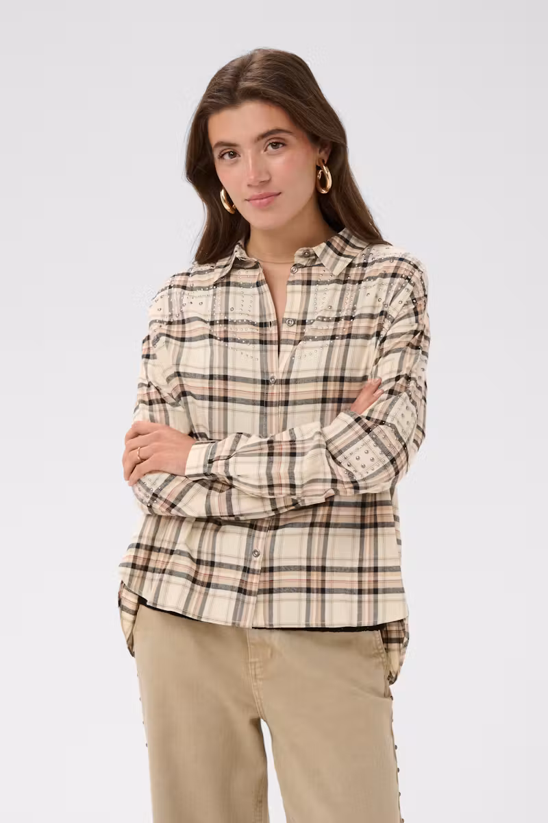 Chemise femme CREAM Imprimé à carreaux beige, écru, marron et noir Col chemise Fermeture boutonnée Manches longues retroussables Facile à associer Style casual chic et bohème Parfaite pour la mi-saison