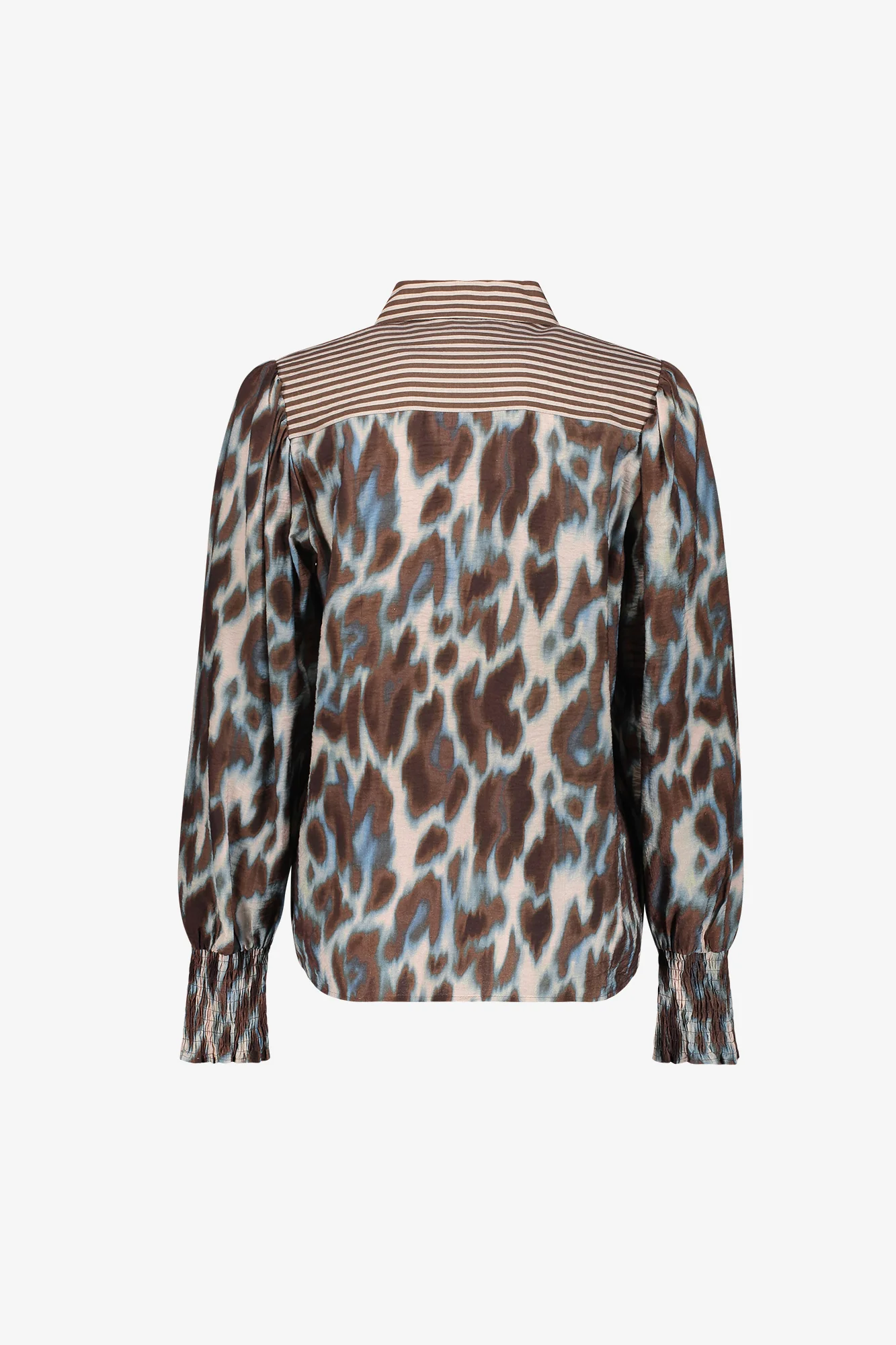 Geisha Geisha femme vêtements Geisha collection Geisha automne hiver Ô Trésor de MargÔ boutique mode femme prêt-à-porter femme mode femme tendance vêtements femme élégants boutique vêtements femmeChemisier Geisha imprimé léopard bleu et marron Blouse Geisha femme manches longues Chemisier chic imprimé automne Blouse fluide élégante Geisha Chemisier imprimé animal revisité Blouse femme tendance automne Chemisier marron bleu femme Chemisier Geisha collection automne Blouse casual chic femme Chemisier élégant imprimé