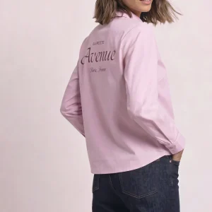 chemisier Street One femme, chemise Street One femme, chemisier rose femme, chemise rose poudré femme, chemisier message dos, chemise imprimée dos femme, chemisier tendance femme, chemise casual chic femme, chemisier manches longues femme, chemise boutonnée femme, chemisier élégant femme, chemise moderne femme, chemisier rose Street One, vêtements Street One femme, mode Street One, chemise style parisien, chemisier inscription dos, chemise féminine femme, chemisier confortable femme, chemise printemps femme, chemisier automne femme, chemise à porter avec un jean, chemisier chic femme, chemise premium femme, chemisier urbain femme, look casual chic femme, chemise rose élégante, chemisier mode femme, Street One nouvelle collection, chemise rose tendance femme.