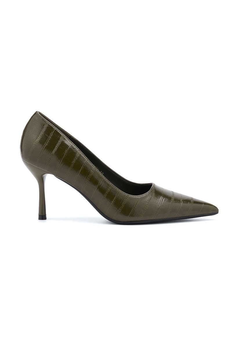 Style chic Élégance féminine Look sophistiqué Style parisien Mode femme Collection automne hiver Tendance chaussures femme Look de bureau Tenue de cérémonie Glamour discret