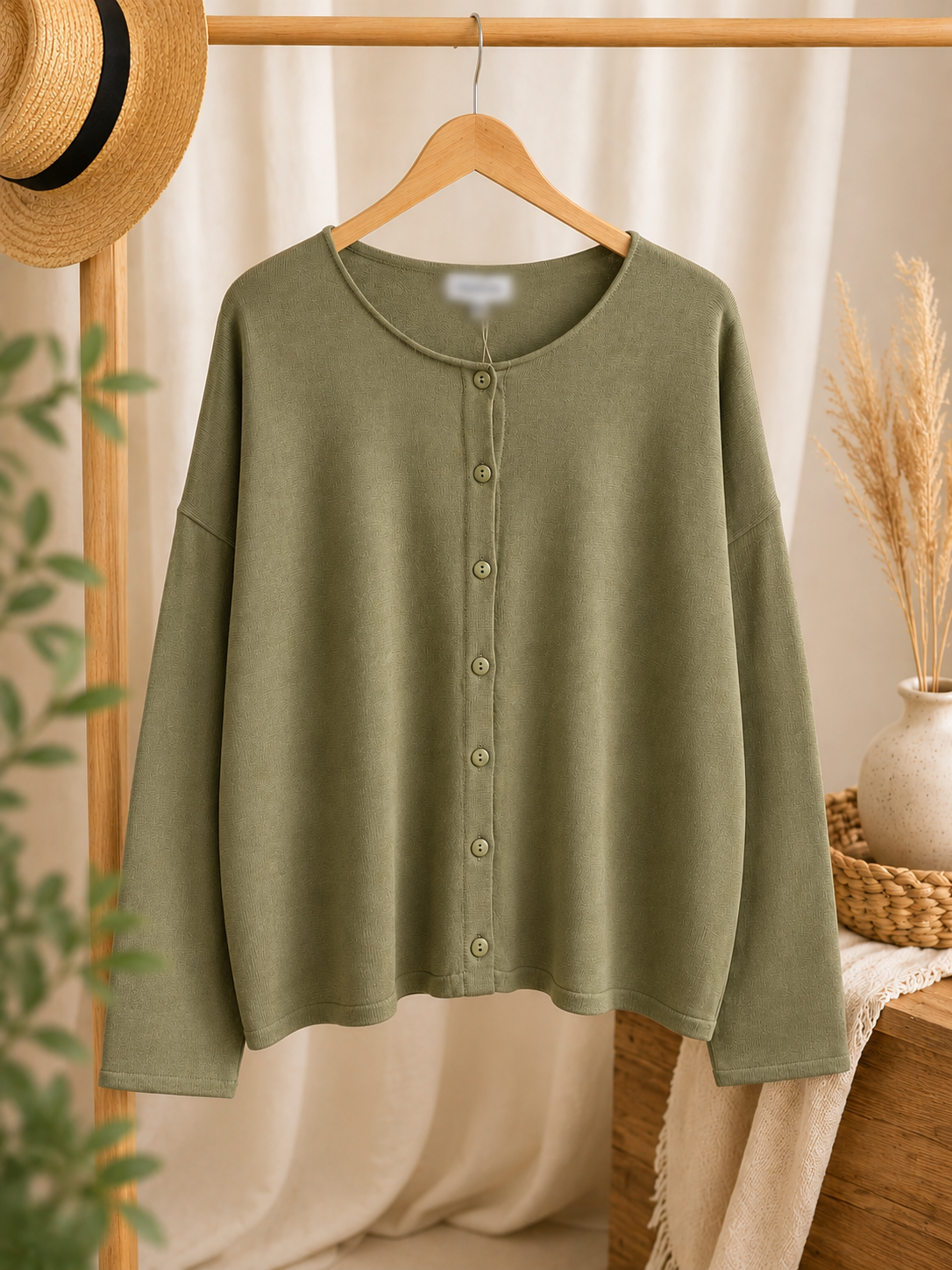 cardigan femme grande taille, cardigan vert olive, gilet femme boutonné, gilet maille fine, cardigan léger femme, gilet grande taille, cardigan casual chic, cardigan bohème chic, cardigan automne hiver, gilet vert kaki femme, cardigan confortable, gilet à boutons, cardigan à superposer, cardigan sur chemisier, gilet élégant femme, maille fine femme, vêtements femme grande taille, mode femme tendance, boutique mode femme, Ô Trésor de MargÔ.