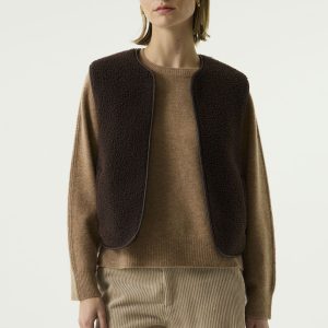 gilet sans manches femme, gilet teddy femme, gilet chocolat femme, gilet réversible femme, gilet léopard femme, gilet teddy chocolat, gilet sans manches GARCIA, gilet réversible léopard, gilet léopard GARCIA, veste sans manches femme, gilet chaud femme, gilet tendance femme, gilet casual chic femme, gilet mi-saison femme, vêtement femme GARCIA, mode femme tendance, Ô Trésor de MargÔ.