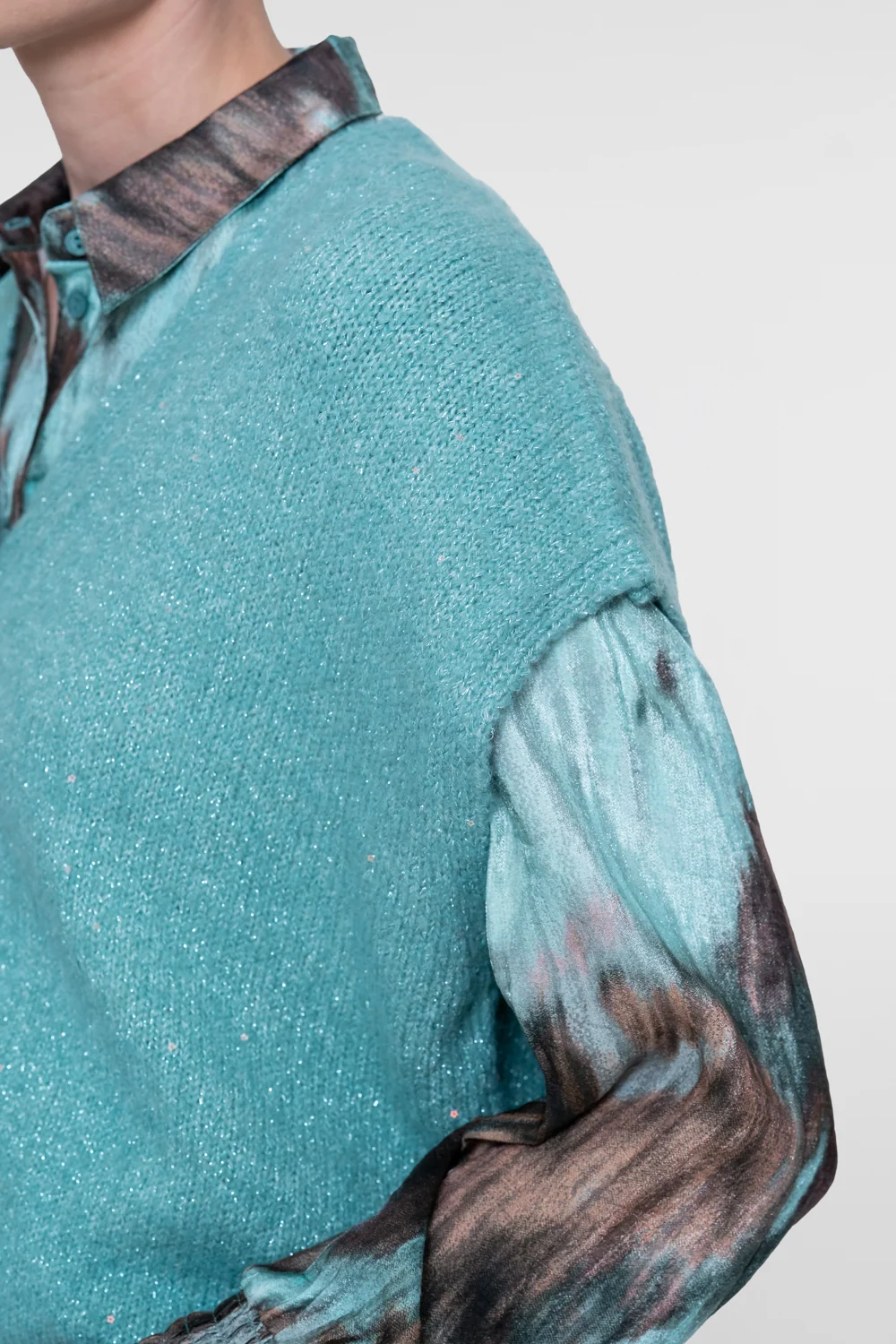 gilet sans manches femme gilet Geisha cardigan sans manches gilet maille femme gilet bleu lagon gilet turquoise femme gilet chic femme gilet tendance femme gilet automne femme gilet doux femmegilet sans manches Geisha bleu lagon cardigan sans manches femme en maille gilet maille douce femme gilet femme à boutons dorés gilet sans manches chic gilet à superposer femme gilet sans manches élégant cardigan femme tendance automne gilet femme bleu pastel gilet mode automne Geishalook casual chic femme superposition mode femme gilet sur chemisier gilet sur blouse mode femme automne style bohème chic look raffiné femme tenue élégante femme cardigan féminin maille légère femme