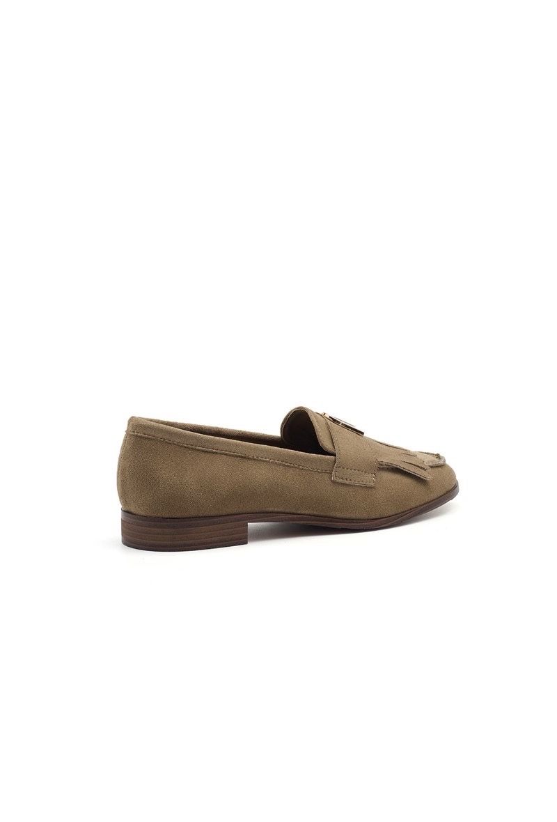 Style chic Style intemporel Élégance féminine Look casual chic Mode femme Collection automne hiver Look de bureau Style parisien Tenue élégante Tendance chaussures femme