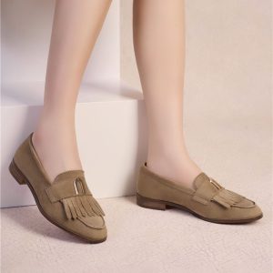 Mocassin femme Mocassin beige foncé Mocassin beige Mocassin effet nubuck Mocassin chic femme Mocassin élégant Mocassin tendance Chaussures femme élégantes Mocassin plat Mocassin confortable