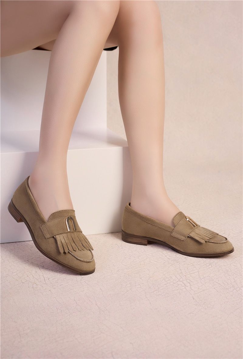 Mocassin femme Mocassin beige foncé Mocassin beige Mocassin effet nubuck Mocassin chic femme Mocassin élégant Mocassin tendance Chaussures femme élégantes Mocassin plat Mocassin confortable