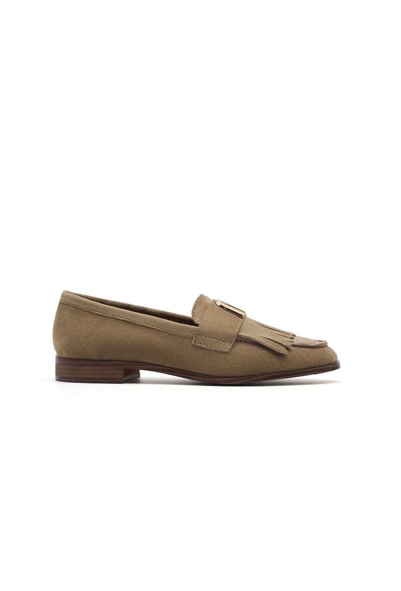 Mocassin beige foncé femme à franges Mocassin femme effet nubuck Mocassin élégant avec franges Mocassin chic femme beige Mocassin confortable pour femme Mocassin plat élégant Mocassin femme style intemporel Mocassin casual chic beige Mocassin femme tendance Mocassin raffiné pour le quotidien