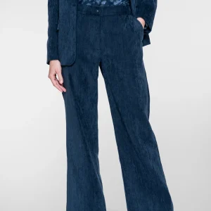 pantalon femme pantalon bleu marine pantalon velours côtelé pantalon Geisha pantalon chic femme pantalon élégant femme pantalon droit femme pantalon fluide femme pantalon automne femme pantalon hiver femmepantalon en velours côtelé bleu marine femme pantalon femme velours doux pantalon droit bleu marine pantalon confortable femme pantalon habillé femme pantalon de costume femme pantalon assorti blazer pantalon velours Geisha pantalon mode automne hiver pantalon femme tendance