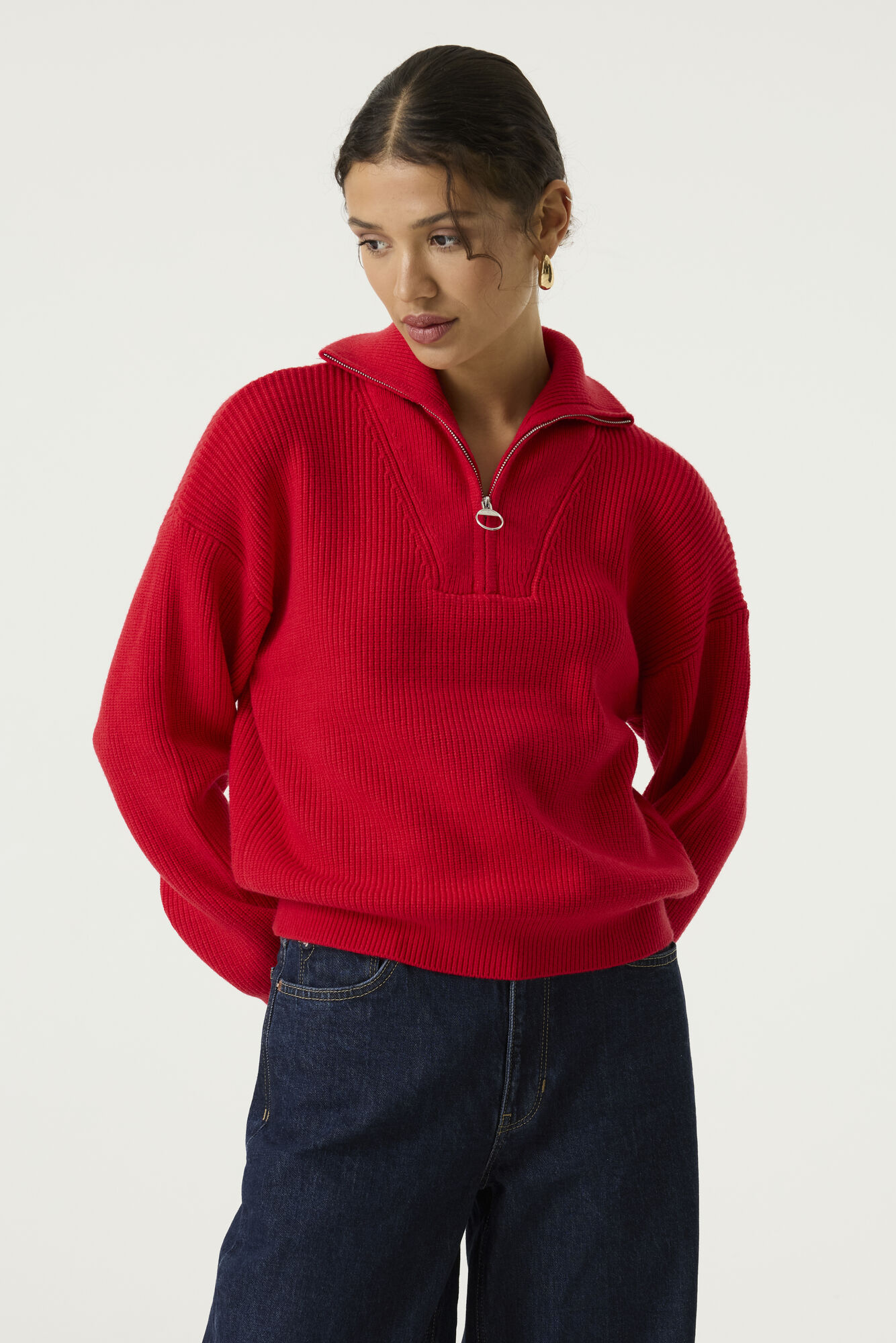 pull Garcia femme pull camionneur femme pull rouge femme pull col zippé femme pull maille femme pull Garcia rouge pull femme tendance pull automne hiver pull casual chic pull col montant femmepull camionneur rouge Garcia pull femme col camionneur zippé pull maille rouge col zippé pull Garcia col montant pull rouge manches longues femme pull oversize Garcia pull femme confortable pull rouge tendance automne pull en maille côtelée femme pull casual chic Garcialook casual chic style sportswear chic mode femme tendance élégance décontractée look automne hiver tenue cocooning style urbain mode féminine pull moderne look quotidien