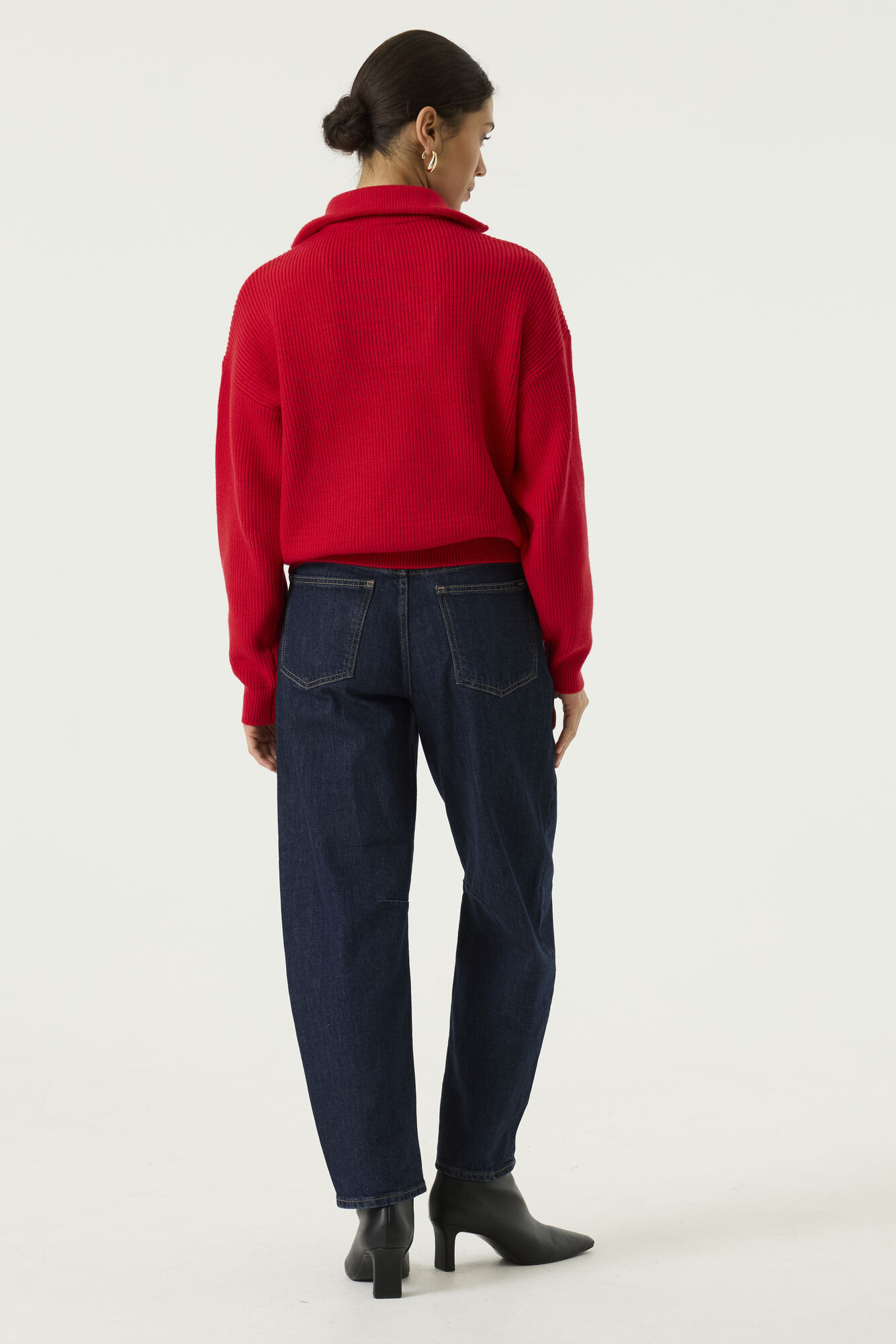 maille côtelée maille douce col camionneur col zippé fermeture éclair manches longues coupe confortable épaules tombantes pull chaud finition soignéerouge rouge vif rouge cerise rouge intense pull rouge femme couleur tendanceGarcia Garcia Jeans pull Garcia Garcia femme collection Garcia collection automne hiver prêt-à-porter femme boutique mode femme Ô Trésor de MargÔPull camionneur Garcia rouge Pull femme col zippé en maille Pull rouge tendance femme Pull Garcia en maille côtelée Pull casual chic automne hiver Pull col montant zippé Pull femme confortable et élégant Pull rouge manches longues Pull Garcia collection automne Pull mode femme tendance