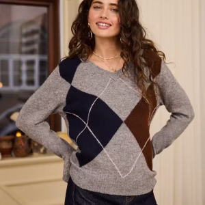 pull jacquard femme pull jacquard gris pull femme Cream pull maille douce pull losanges femme pull motif argyle pull gris et marine pull gris marron pull hiver femme pull automne femme pull col rond femme pull manches longues pull en maille chaude pull élégant femme pull casual chic pull tendance automne hiver pull scandinave femme pull style preppy pull confortable femme maille femme Cream pull gris à losanges pull féminin tendance vêtements femme Cream mode femme automne pull cocooning femme