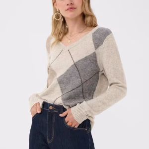 pull Cream femme pull jacquard femme pull beige femme pull maille femme pull col V femme pull Cream pull hiver femme pull automne femme pull femme tendance pull chic femmepull jacquard Cream beige pull femme motif géométrique pull beige et gris femme pull col V jacquard pull Cream maille douce pull femme style scandinave pull chaud et confortable pull femme élégant pull jacquard automne hiver pull casual chic Creamlook casual chic style scandinave mode femme automne élégance naturelle style cocooning look féminin mode intemporelle tenue automne hiver pull raffiné maille élégante
