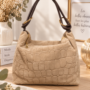 sac cuir nubuck femme, sac cuir beige femme, sac beige effet croco, sac crocodile cuir, sac en cuir embossé crocodile, sac à main cuir beige, sac à main nubuck femme, sac épaule cuir femme, sac cabas cuir femme, sac chic femme, sac élégant femme, sac tendance femme, sac cuir véritable femme, sac beige sable, sac cuir chocolat, sac grand format femme, sac mode femme, sac premium femme, sac luxe femme, sac cuir souple femme, sac quotidien femme, sac de ville femme, sac automne hiver femme, sac bohème chic, sac casual chic femme, maroquinerie femme, sac cuir intemporel, sac femme élégant, sac cuir haut de gamme, accessoire mode femme.